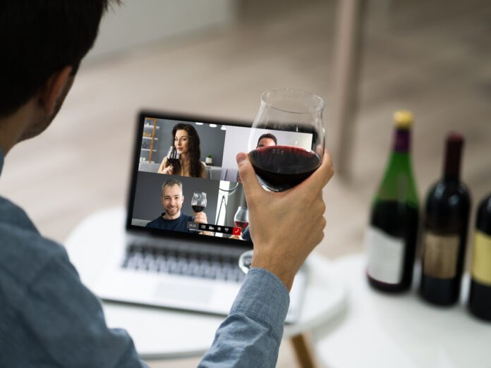 Das Zwischenmenschliche: Online-Weinproben boomen in der Pandemie. (Foto: Andrey Popov - stock.adobe.com)