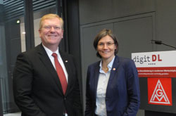 Christiane Benner, zweite Vorsitzende der IG Metall, mit Dr. Stefan Hartung, Geschäftsführer von Bosch