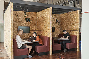 Menschen in Coworking-Space.