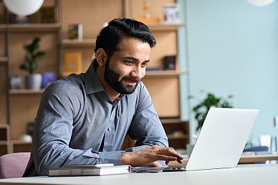Mitarbeitende werden sich 2021 verstärkt neue Skils aneignen, denn die Weiterbildung der Belegschaft wird immer mehr zu Priorität. (Foto: insta_photos Adobe Stock)