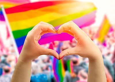 Immer noch nur eine Minderheit der LGBT*IQ-Community outet sich auf der Arbeit. (Foto: cunaplus_Adobe Stock)