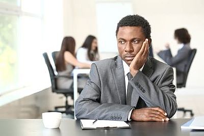 Die Studienverfasser fanden heraus: Je mehr eine Person diskriminiert wird, desto höher ist ihr Risiko, krank zu werden. (Foto: Pixel-Shot_Adobe Stock)