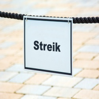 Streikmaßnahmen auf dem Betriebsgelände des Arbeitgebers sind nach Ansicht des LAG Berlin-Brandenburg nicht grundsätzlich verboten. Bild: © Thomas Reimer/Fotolia.de
