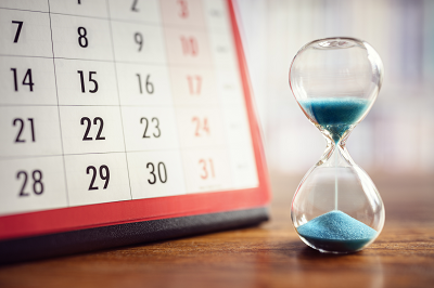 Kalender und Sanduhr