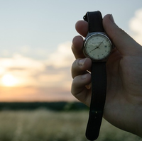 Wieder spät Feierabend - die Deutschen arbeiten pro Jahr gut eine Woche mehr als vereinbart. Bild (CCO): pexels.com