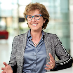 Dr. Natalie Lotzmann, Chief Medical Officer beim Softwarekonzern SAP