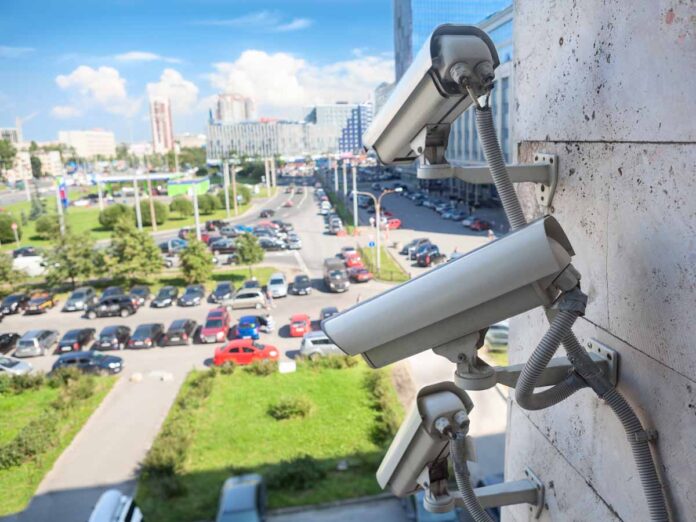 Die Instrumente der Mitarbeiterüberwachung reichen von der Kontrolle der Arbeitspläne bis zu Zeitrafferfotos oder Screenshots. (Foto: Kekyalyaynen - stock.adobe.com)