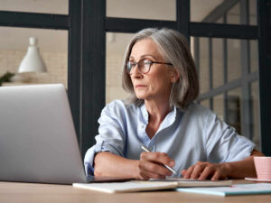 Cornerstone OnDemand entwickelt Software für Cloud-basiertes Lernen, Talent Management und Talent Experience. Jetzt wurde der Software-as-a-Service-Anbieter SumTotal übernommen. (Foto: insta_photos - stock.adobe.com)