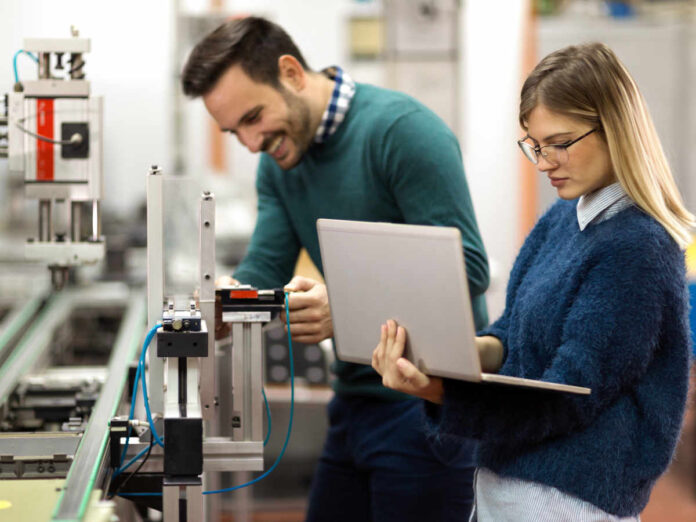 Werkstudierende können in vielen verschiedenen Bereichen zum Einsatz kommen. (Foto: stock.adobe.com - NDABCREATIVITY)