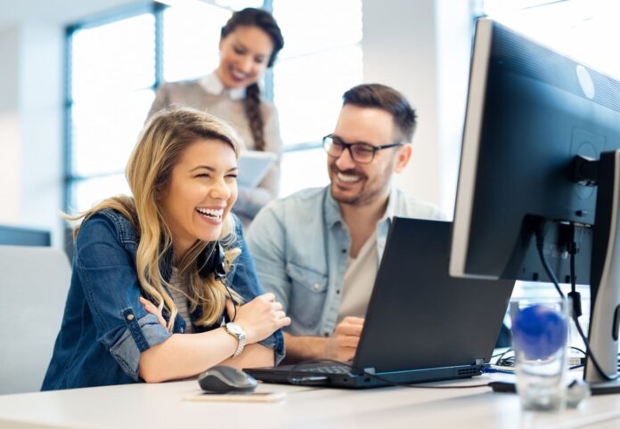 Wie sollten Treffen im Büro gestaltet werden? (Foto: zorandim75 - stock.adobe.com)