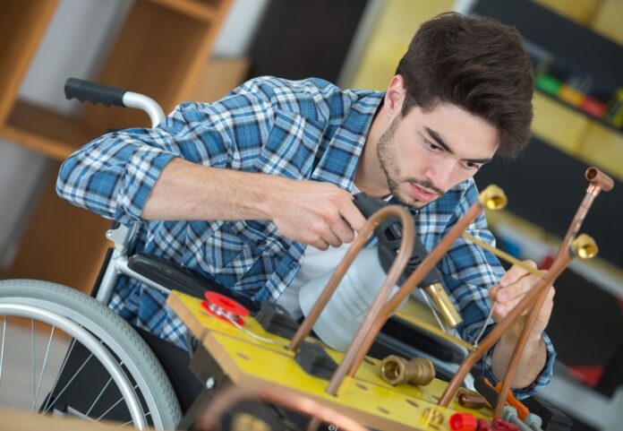 Mehr als eine Million Menschen mit Schwerbehinderung hatten 2021 einen sozialversicherungspflichtigen Job. (Foto: auremar - Stock.adobe.com)
