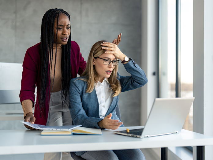 Die Gehälter der männlichen Kollegen sollen in der EU transparenter werden, um die Lohndiskriminierung zu minimieren. (Foto: stock.adobe.com_Dorde)