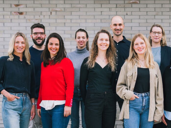 DearEmployee hat neben den drei Gründern und Gründerinnen weitere Teammitglieder. (Foto: DearEmployee)