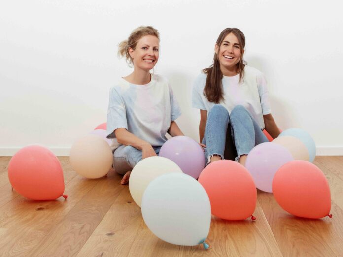 Anna Schneider (rechts) und Julia Kahle haben das Start-up Heynannyly gegründet. (Foto: Heynannyly)