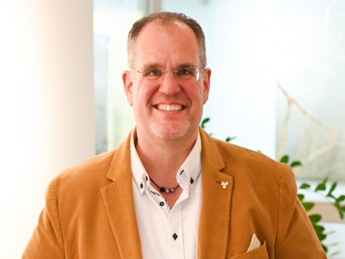 Josua Kohberg ist Neurowissenschaftler, Unternehmer, Autor und Keynotespeaker. (Foto: pivat)