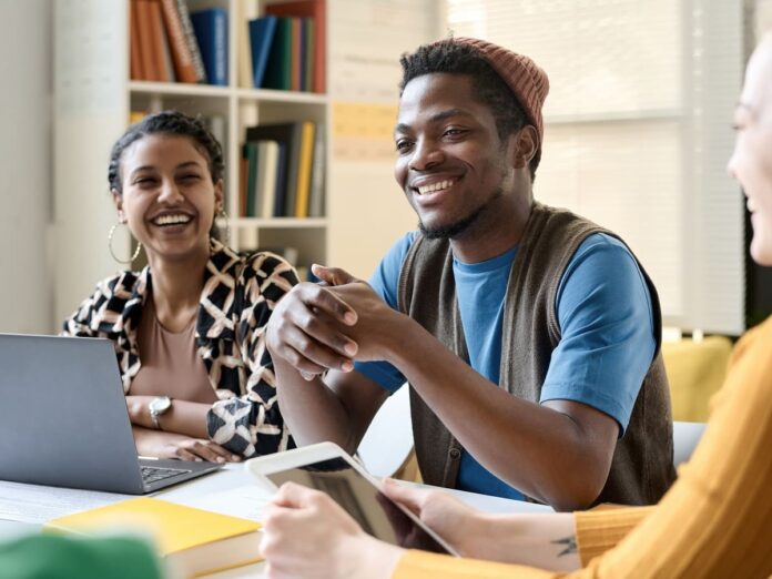 Deutschland ist auf Zuwanderer angewiesen, um die Zahl der Beschäftigten aufrechtzuerhalten. (Foto: Mediaphotos - stock.adobe.com)