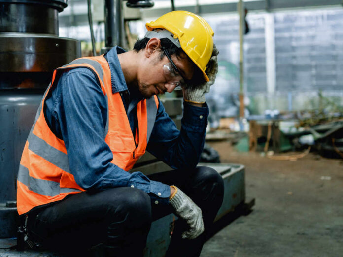 Menschen ohne gesicherten Arbeitsvertrag können ihr Risiko eines vorzeitigen Todes durch eine Festanstellung senken. (Foto: stock.adobe.com_sirichai)