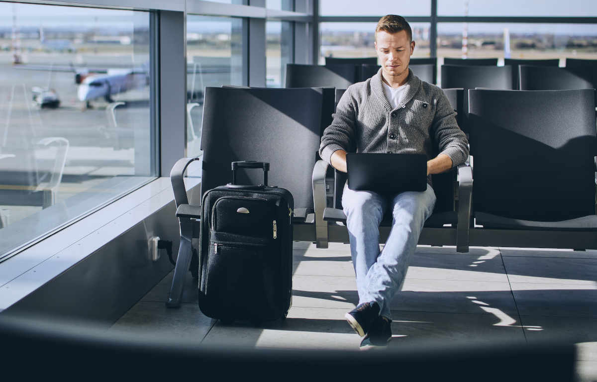 Als Workation bezeichnet man die Verbindung von Arbeit und Urlaub. (Foto: stock.adobe.com_Chalabala)