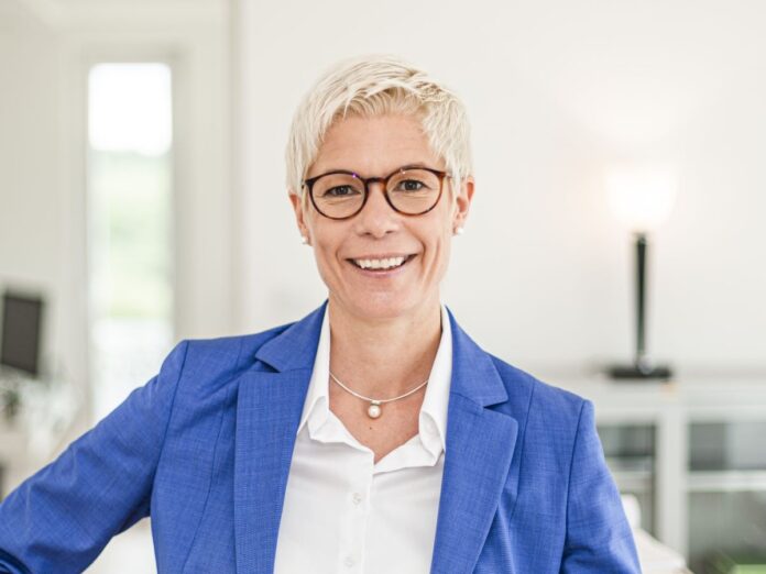 Dr. Frauke Denecke ist seit 2018 hauptamtliche Einigungsstellenvorsitzende. Die ehemalige Arbeitsrichterin und Rechtsanwältin ist darüberhinaus ausgebildete Mediatorin und Coach. (Foto: privat)