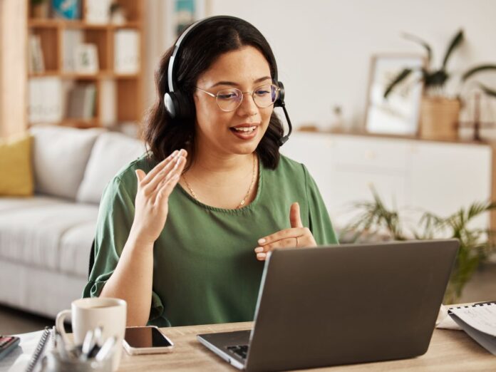 Besonders häufig wechselten 2022 in Deutschland Mitarbeitende in der Altersgruppe mit 24 Jahren den Job. (Foto: Malik/peopleimages.com - stock.adobe.com)