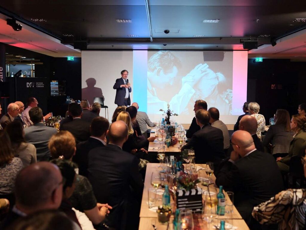 Dr. Eckart von Hirschhausen hat das Event mit einer Keynote zum Thema Gesunde Erde - gesunde Menschen eröffnet. (Foto: Dirk Beichert BusinessPhoto)