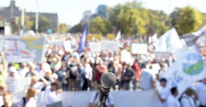 Sollen sich Unternehmen politisch positionieren? (Foto: wellphoto_stock.adobe.com)