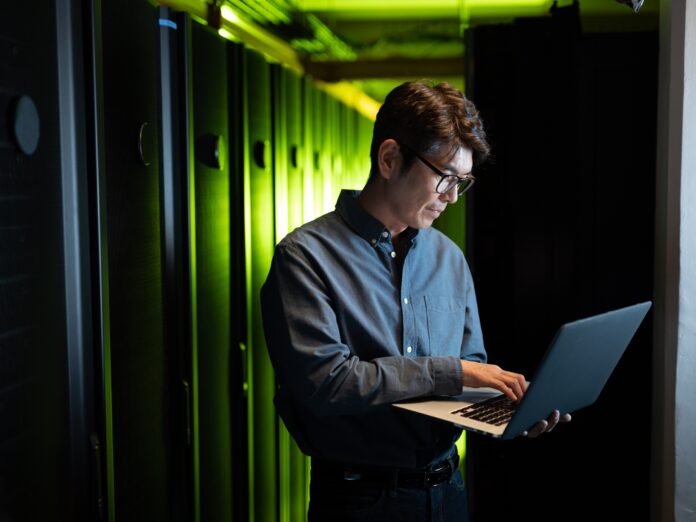 Die Mehrheit der Deutschen geht davon aus, dass KI die Arbeitswelt in naher Zukunft deutlich verändern wird. (Foto: stock.adobe.com_wavebreak3)
