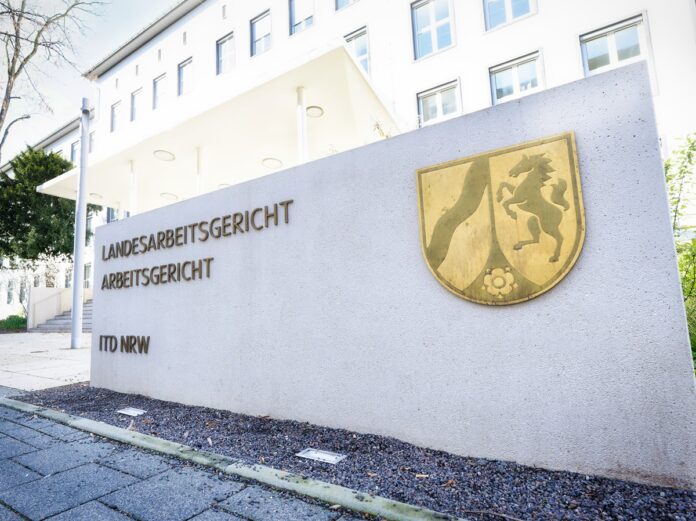 Eingangsbereich des Arbeitsgerichts in Köln.