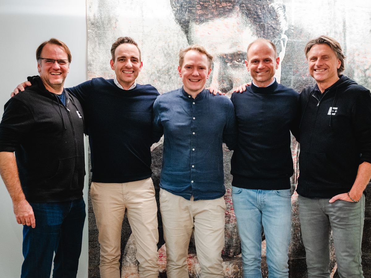 Foto v.l.n.r.: Christian Hansmann (CFO von Embrace), Stephan Hansen (Mitgründer Vocanto), Felix von Zittwitz (CEO bei Ausbildung.de & Vice President Verticals bei Embrace), Johannes Schulte (Mitgründer Vocanto), Gero Hesse (CEO von Embrace)