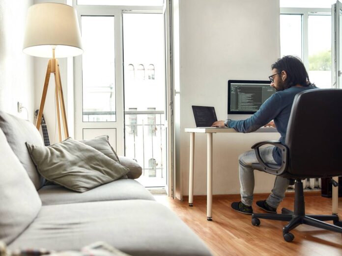 Um die Erlaubnis, im Homeoffice zu arbeiten, ging es in einem Verfahren vor dem LAG Köln. (Foto: Svitlana - stock.adobe.com)