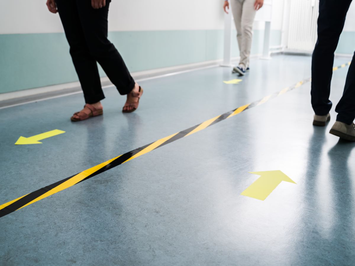 Das „social distancing“ ist weg, der zeitliche Abstand zum Beginn der Corona-Pandemie wird immer größer. Was hat HR aus der Zeit mitgenommen? (Foto: Andrey Popov - stock.adobe.com)