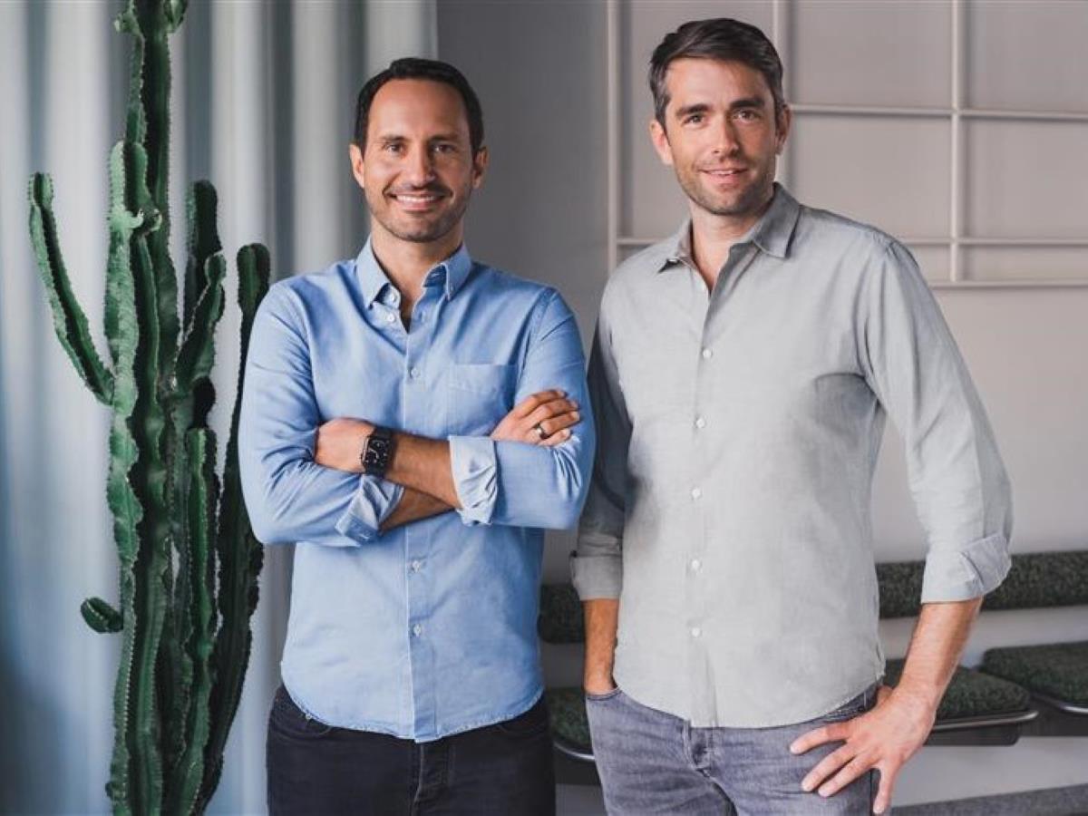 Die Gründer von Urban Sports Club: Benjamin Roth (rechts) und Moritz Kreppel (Foto: Sebastian Krawczyk)