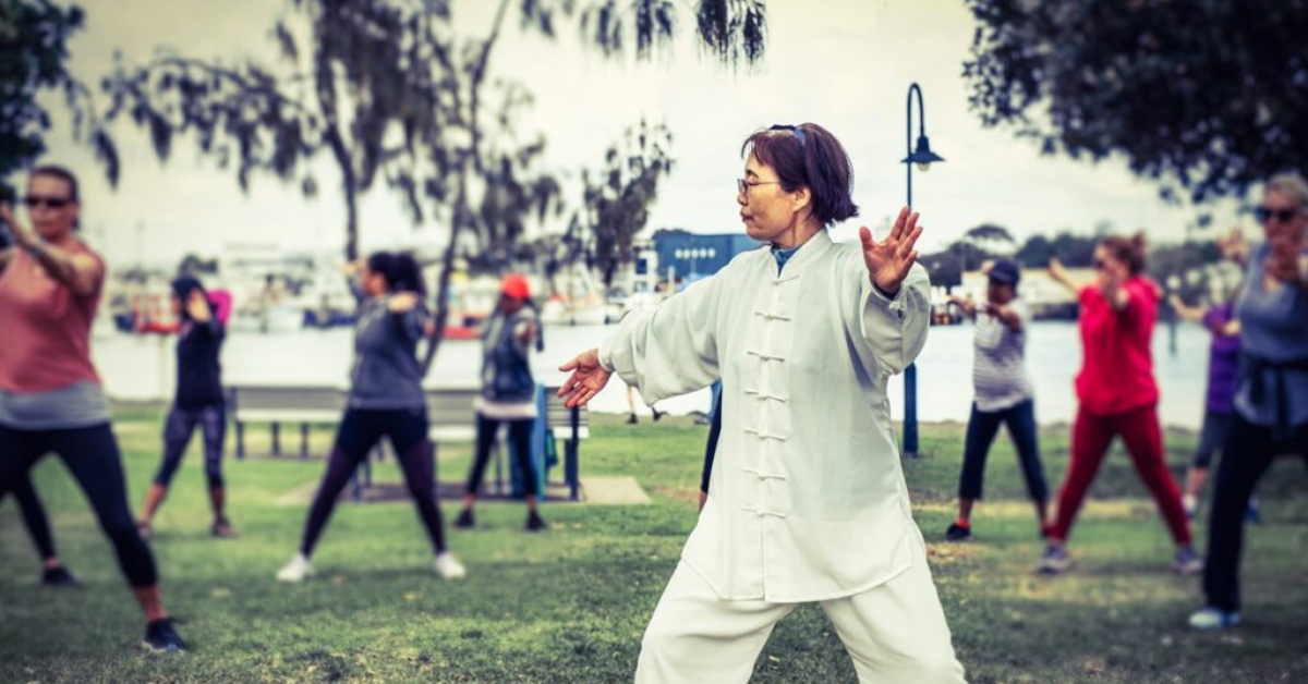 Stressbewältigung wie die Bewegungslehre Tai Chi zählt zu den beliebten Themen für den Bildungsurlaub (Foto: Natalie - stock.adobe.com).