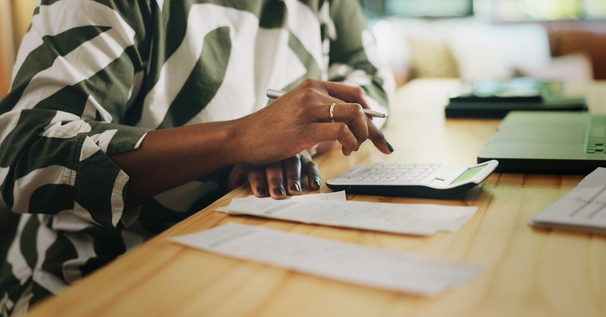 Das BAG hat entschieden, dass Frauen bei gleichwertiger Arbeit Anspruch auf das Gehalt des bestverdienenden Kollegen haben können, nicht nur auf den Durchschnitt. Foto: stock.adobe.com_peopleimages.com