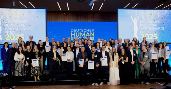 Die Gewinner und Gewinnerinnen des Deutschen Personalwirtschaftspreises 2025. Foto: Dirk Beichert