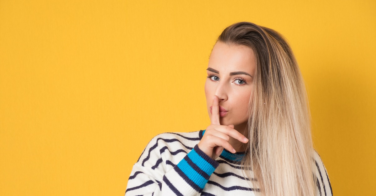 Waren früher Verschwiegenheitsklauseln für Gehaltsgespräche am Arbeitsplatz üblich, müssen sich Unternehmen nun an Entgelttransparenz gewöhnen (Foto: Alen-D - stock.adobe.com).