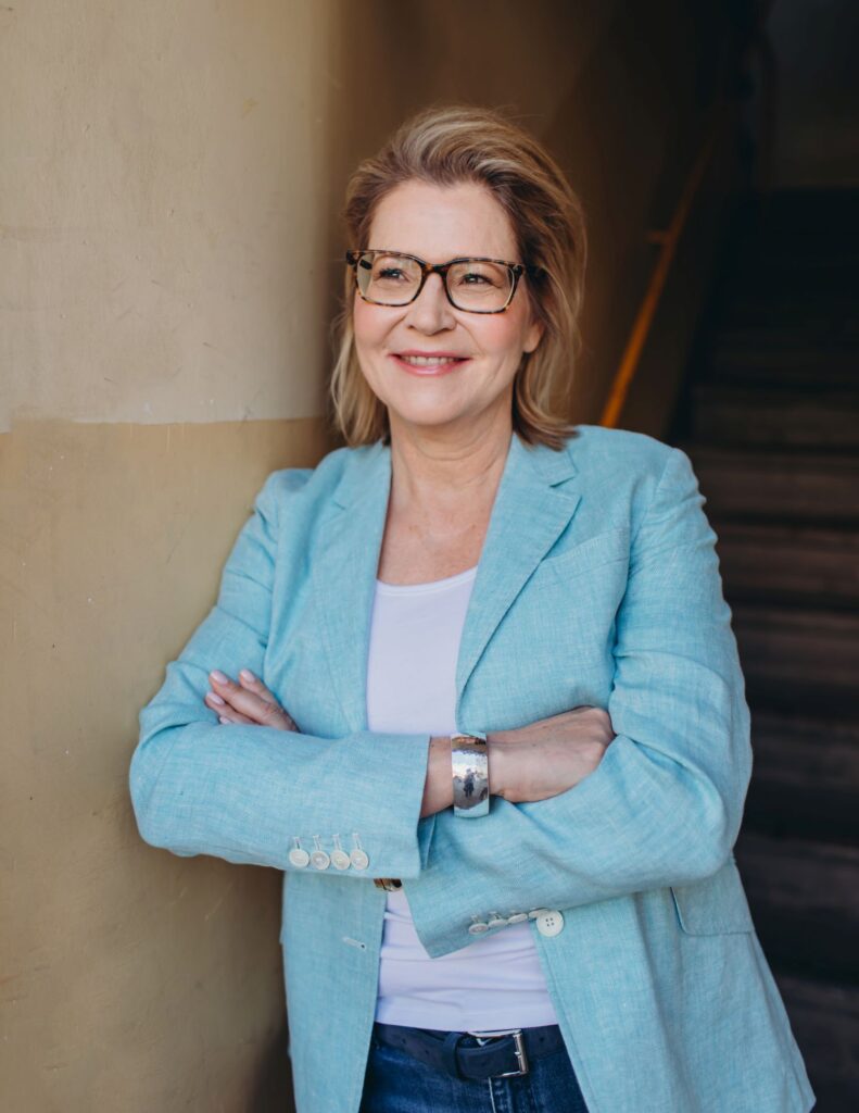 Felicitas von Kyaw ist Ex-CHRO von Vodafone und Coca-Cola Europacific Partners und nunmehr als Beraterin mit ihrer Firma The Change Shapers tätig. Wie HR gestalten kann, schildert sie in dieser Kolumne. Foto: privat