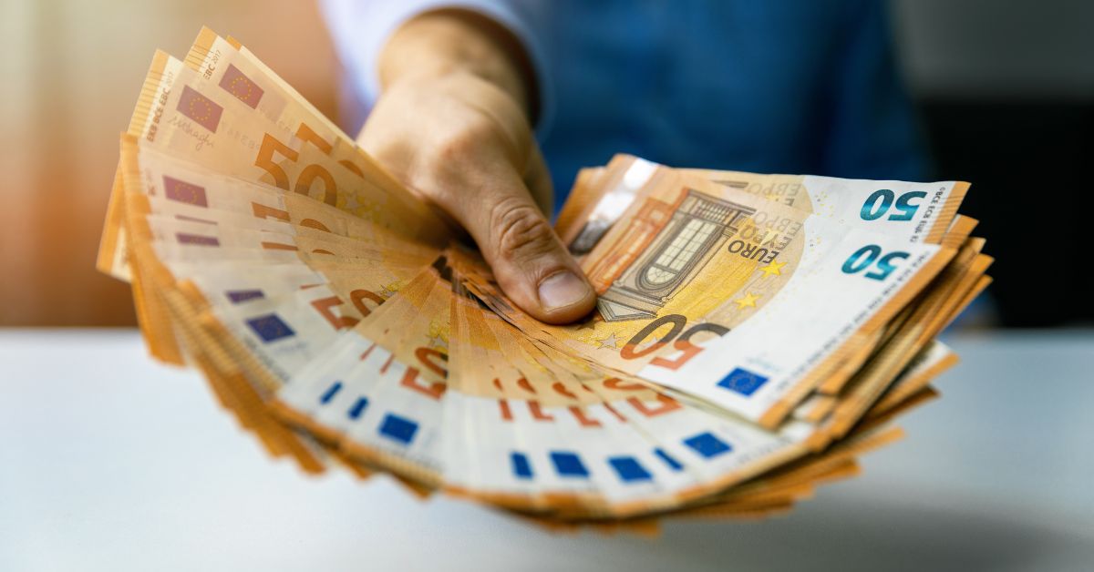 Crisis bonus sparks emotional debate – human resources management Crisis bonus sparks emotional debate – human resources management