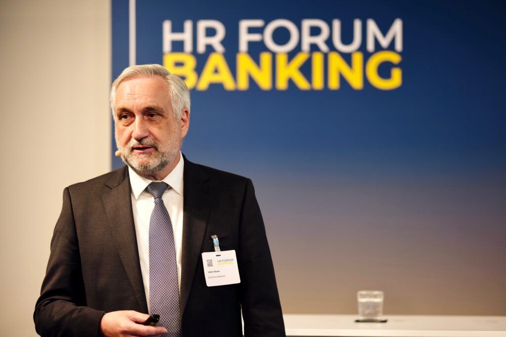 Volker Steuer, Personalchef der Deutschen Bank, hat den HR-Ansatz seines Bankhauses beschrieben.
