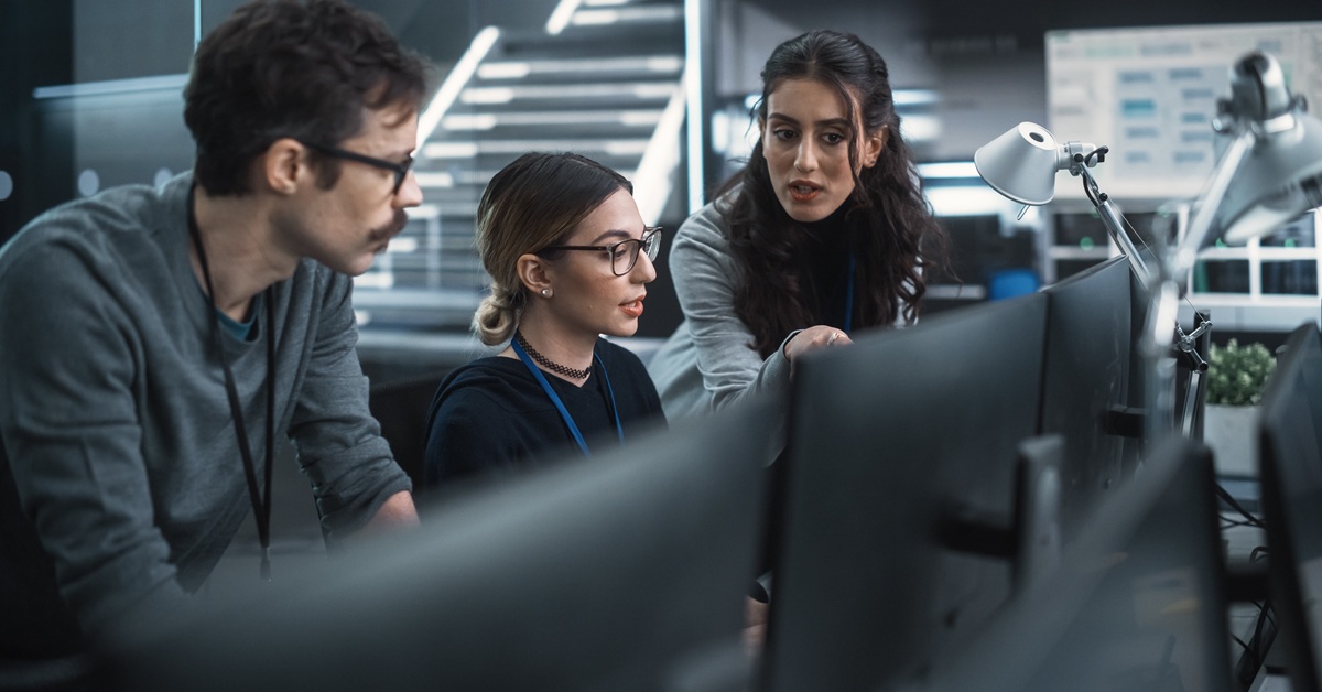 Wer heute KI-Experten gewinnen oder halten will, konkurriert nicht mehr nur mit dem Nachbarkonzern, sondern mit Tech-Giganten aus anderen Teilen der Welt (Foto: Gorodenkoff - stock.adobe.com).