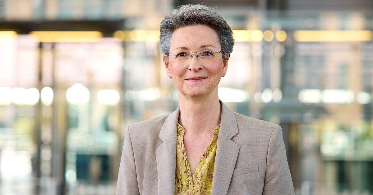 Heike Prinz ist Vorstandsmitglied und Arbeitsdirektorin bei Bayer. Sie verbrachte den Großteil ihrer Karriere im operativen Geschäft des Konzerns, wo sie Länder und große Geschäftsbereiche verantwortete, bevor sie 2024 die globale HR-Funktion des Unternehmens übernahm (Foto: Marcus Mueller-Saran; Bayer).